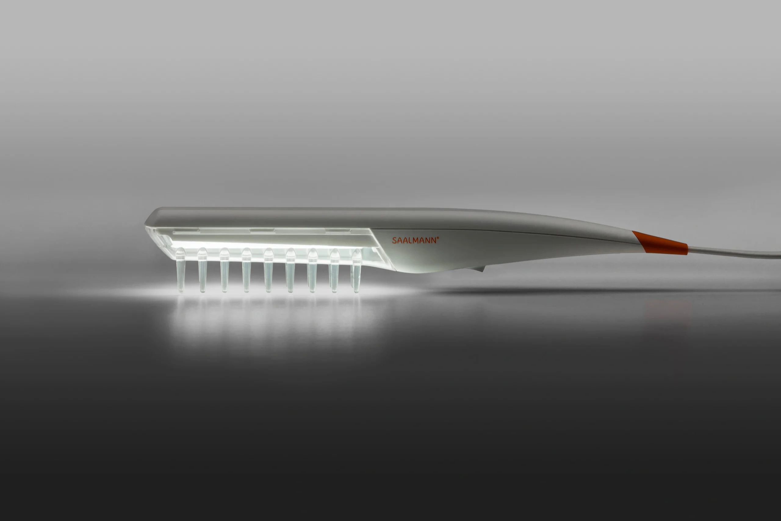 Saalux-UV-Comb-On-Table-Dark_015