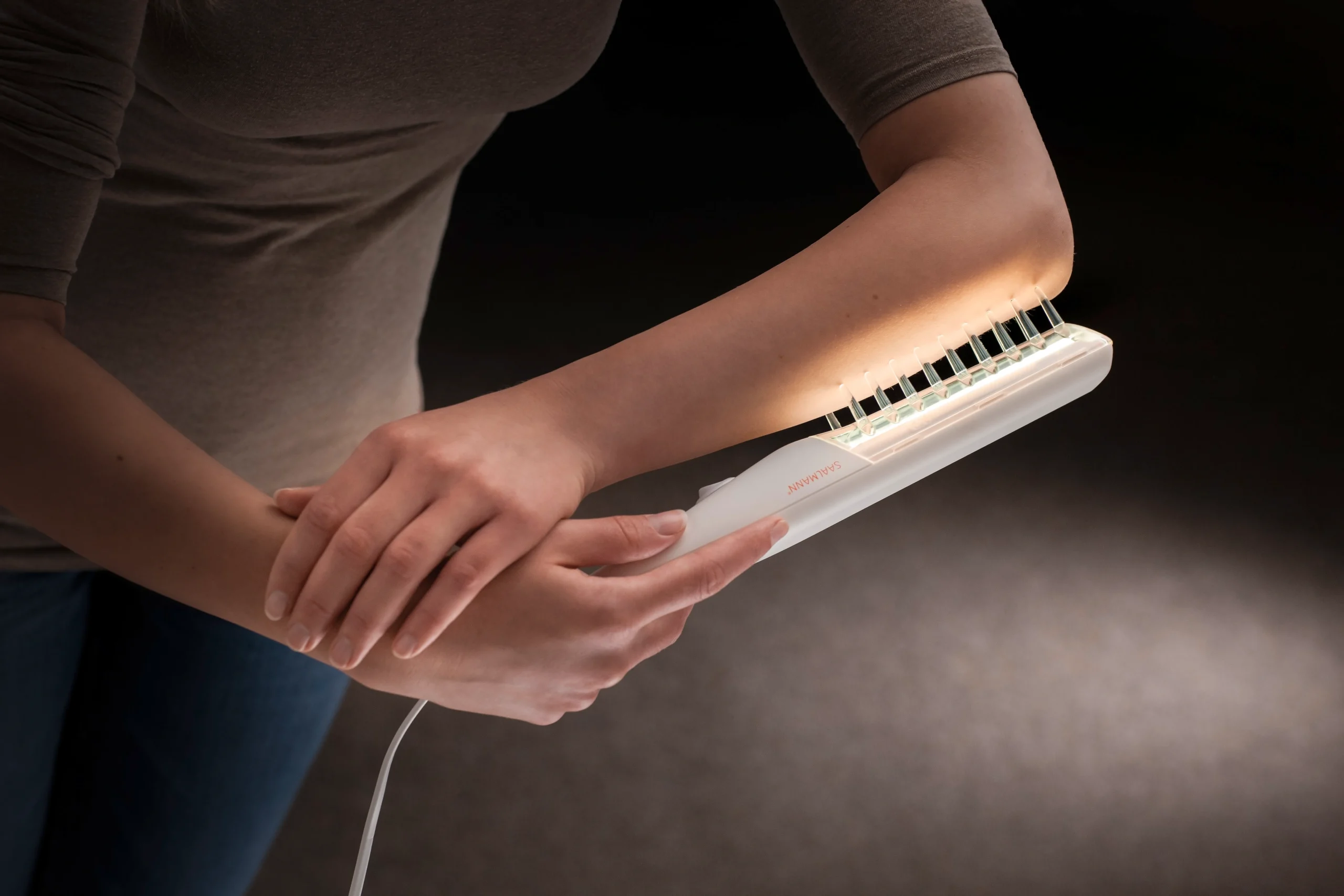 Saalux-UV-comb-psoriasis-treatment-on-underam_370